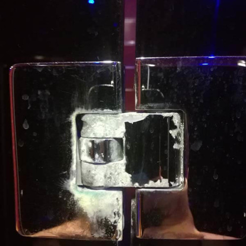 Tani zawias prysznicowy po czasie