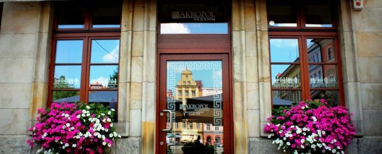 Montaż paneli szklanych w ekskluzywnej restauracji Akropol pl. Solny 18/19