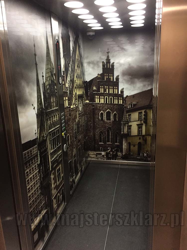 panel szklany w windzie